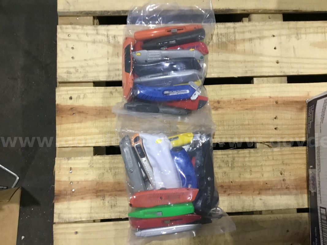 1 Lot of Utility Knives (2 Bags)