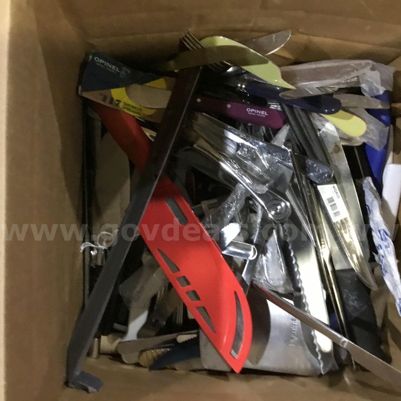 1 Lot of Assorted Kitchen Knives