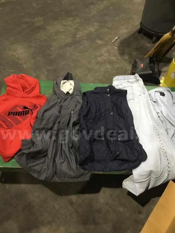 Lot of clothes-red & black large hoodie "DH"