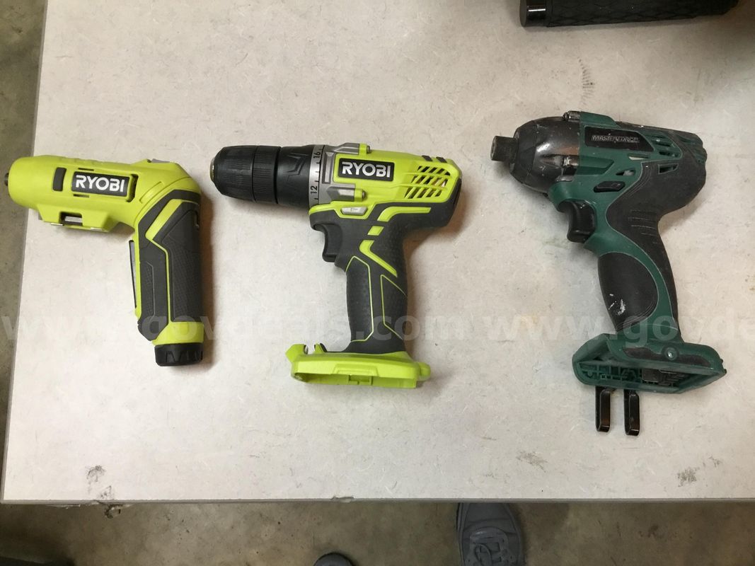 1 Lot of Assorted Cordless Drills and Screwdriver