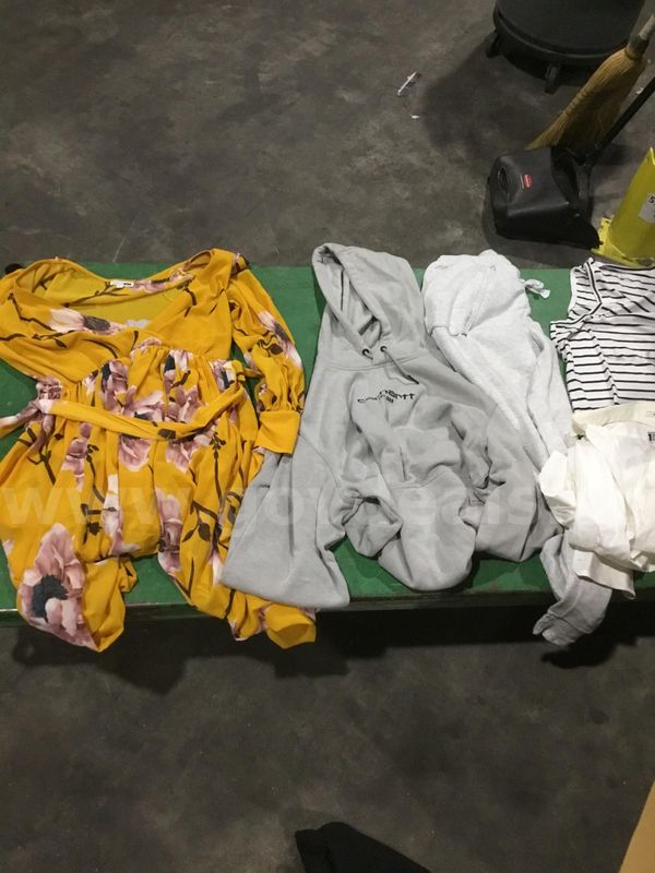 Lot of clothes-large orange dress, with flower designs "DH"