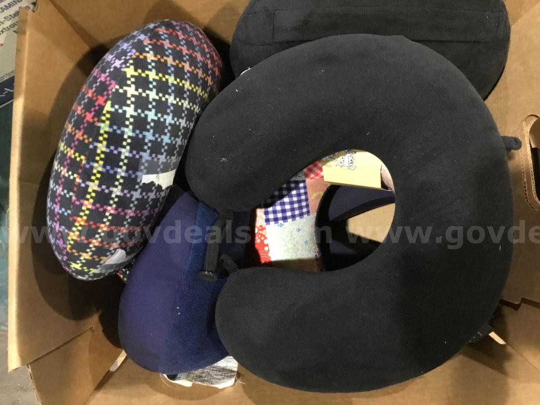 1 Lot of Travel Neck Pillows