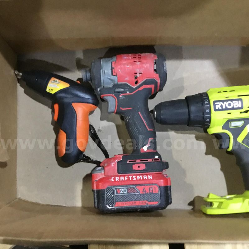 1 Lot of Cordless Drills and Screwdriver