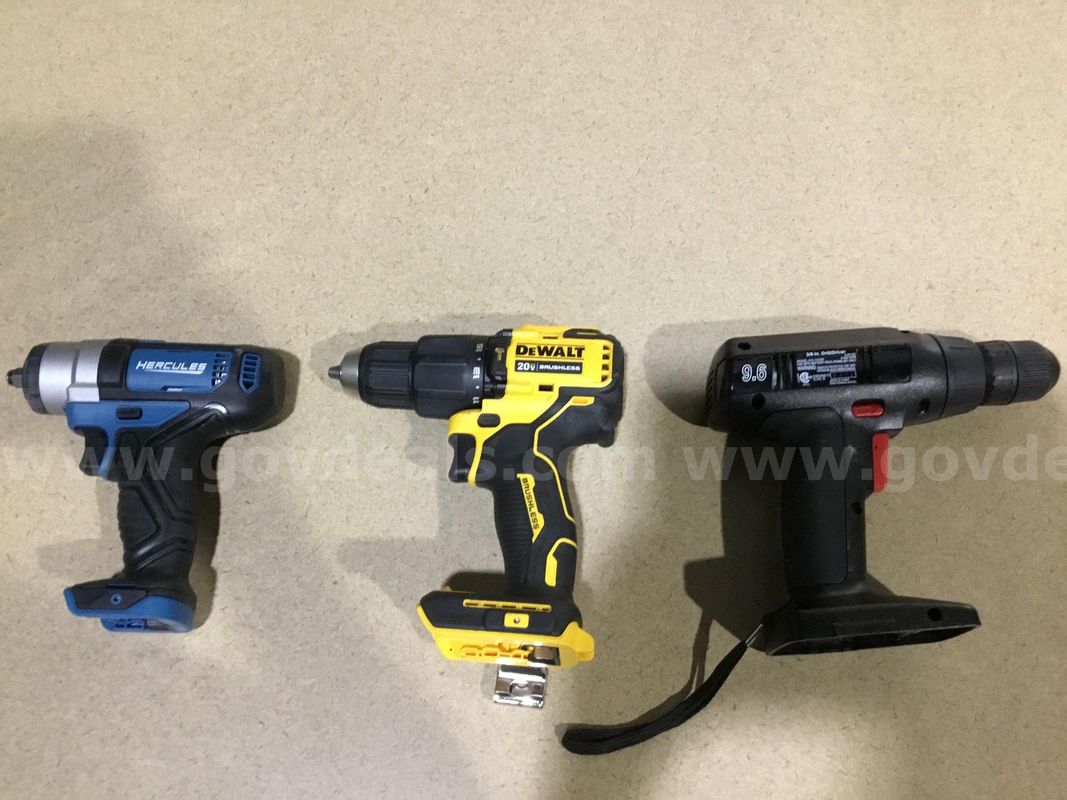 1 Lot of Assorted Cordless Drills