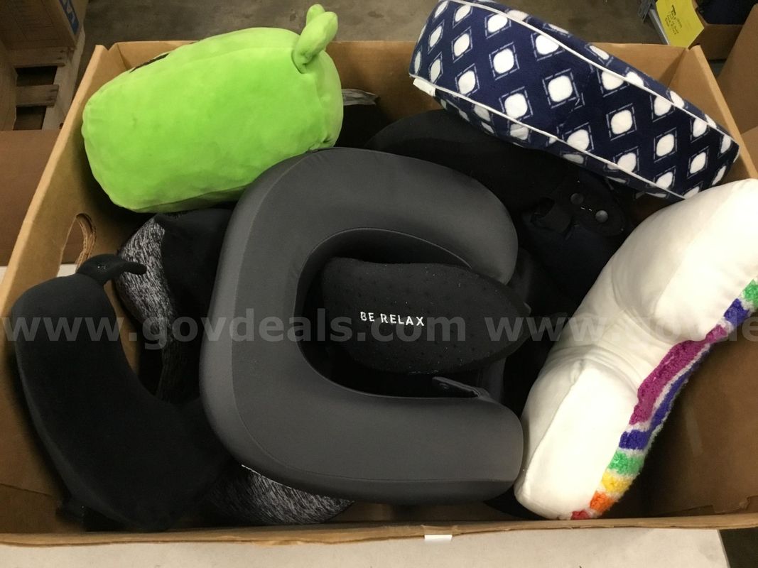 1 Lot of Travel Neck Pillows