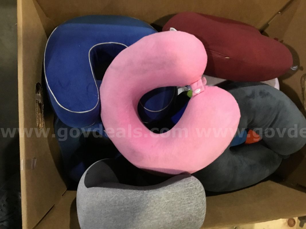 1 Lot of Travel Neck Pillows