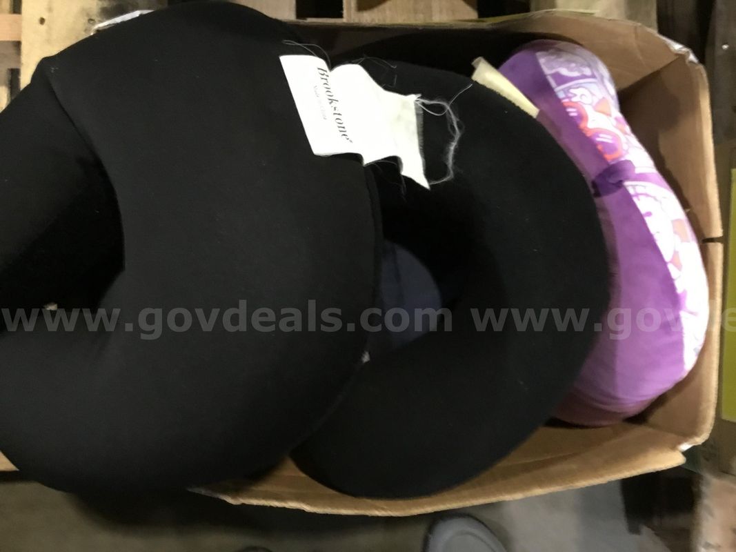 1 Lot of Travel Neck Pillows