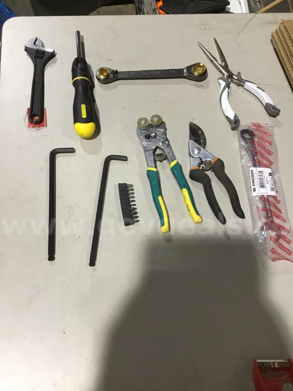 Lot of tools-wire cutters; with white & gray padding "DH"