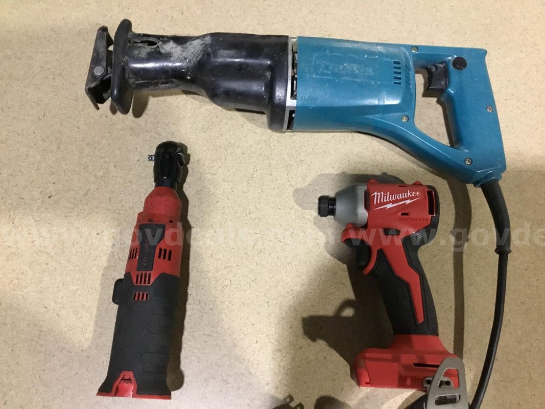 1 Lot of Assorted Cordless Power Tools