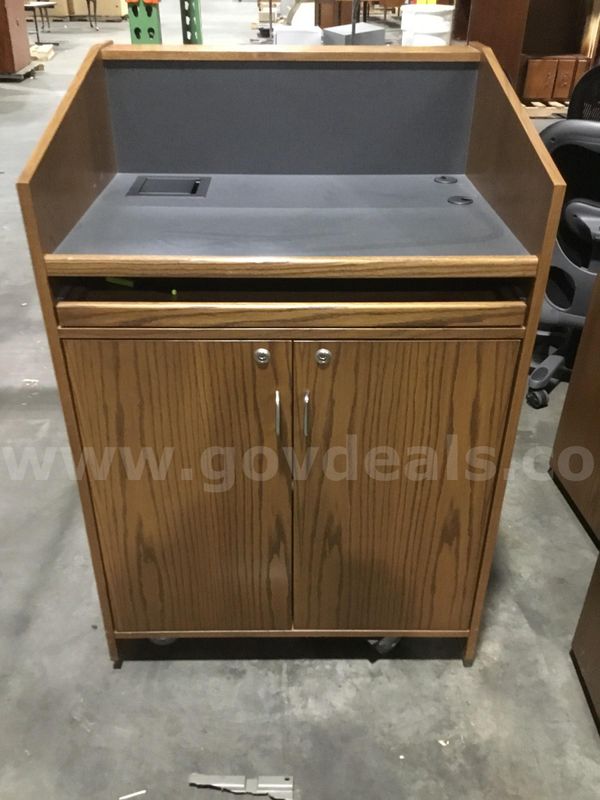 32 (LENGTH) x 47 (HEIGHT) brown hardwood podium stand "DH"