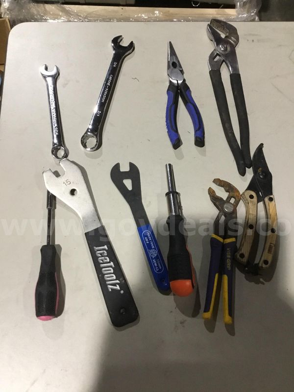 Lot of tools-alligator pliers; with a navy blue & yellow padding "DH"