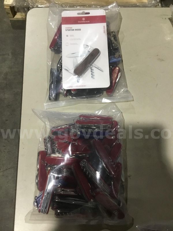 Victorinox Lot
