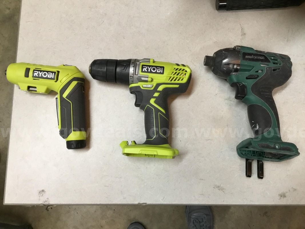 1 Lot of Cordless Drills and Screwdriver