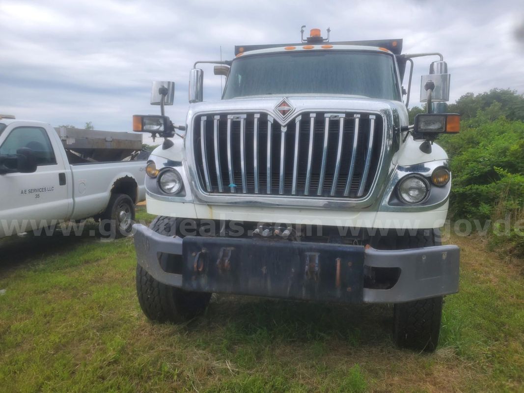 2012 International WorkStar 7600 Tandem Axle Dump Truck w/ 8-Yard Hydraulic Spreader