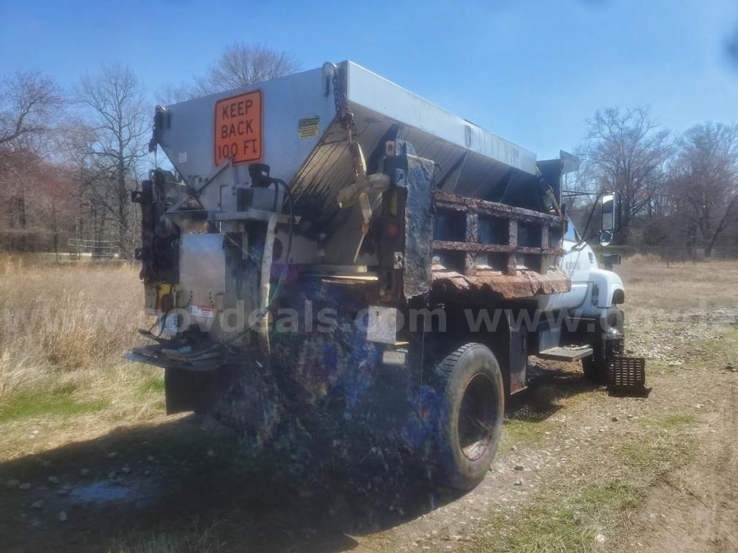 1999 Chevrolet 7500 dump truck with 5YD salt spreader