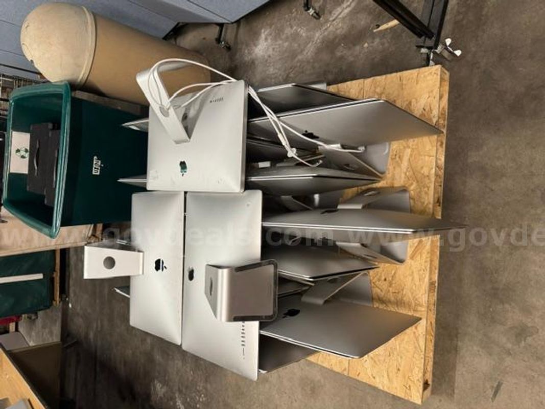 Lot of 31 27 inch iMacs