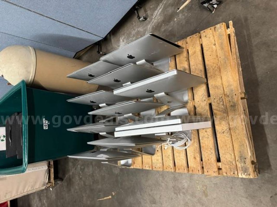 Lot of 19 21.5inch iMacs