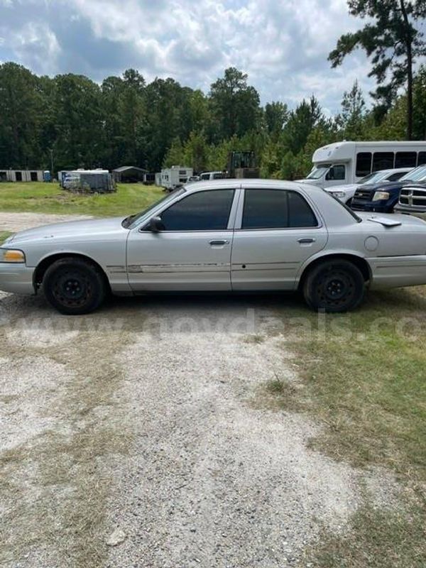 2003 Ford Crown Victoria