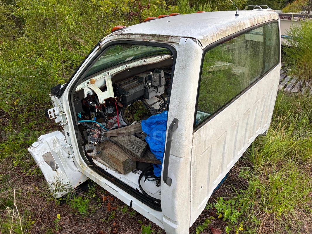90-02 Chevrolet Gmc C4500 C5500 C6500 C7500 C8500 Cab With A Clear Title Air Conditioning