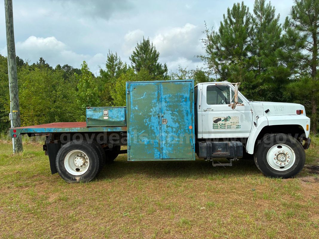 1987 FORD F 8000 (F 800) CATERPILLAR 3208 NATURAL / MANUAL/ FLAT BEC