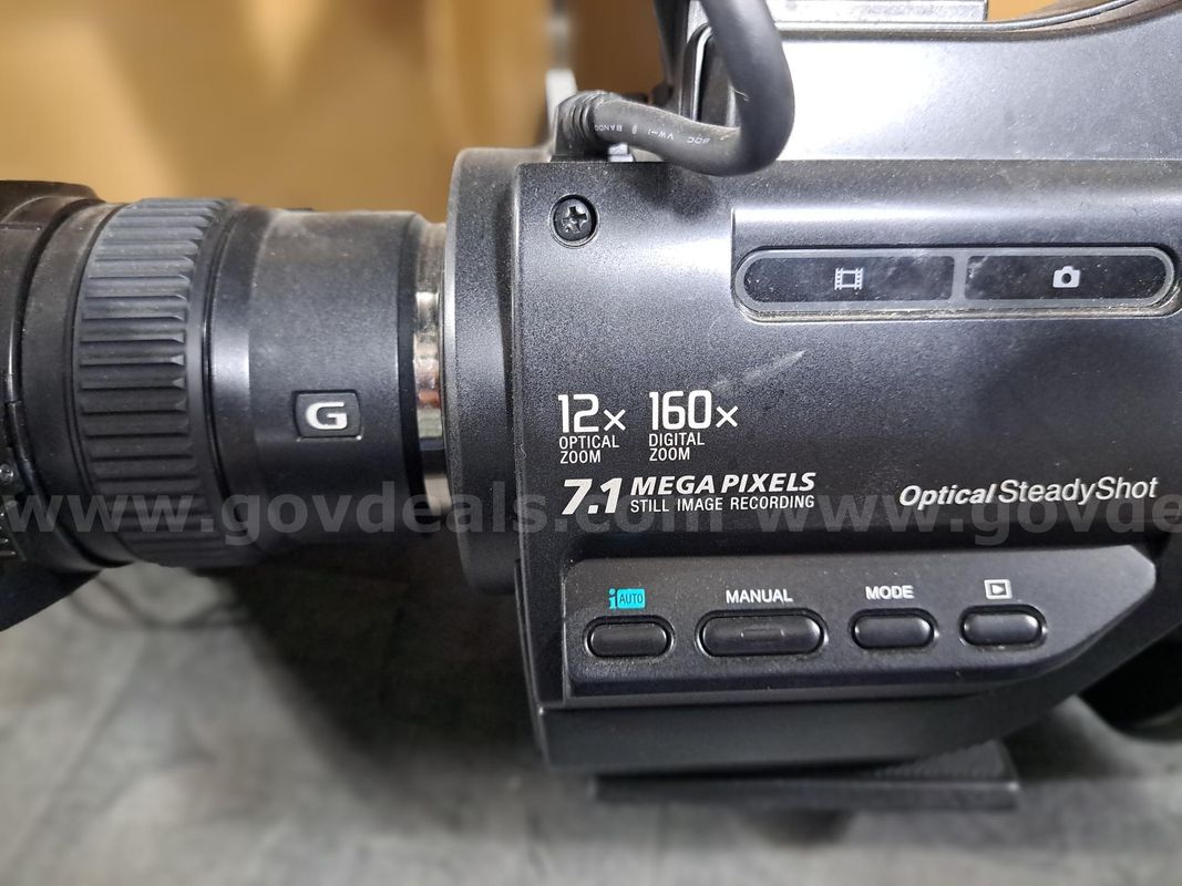 Sony HD Video camera HXR-MC2000 W/ (3) wall mount cameras