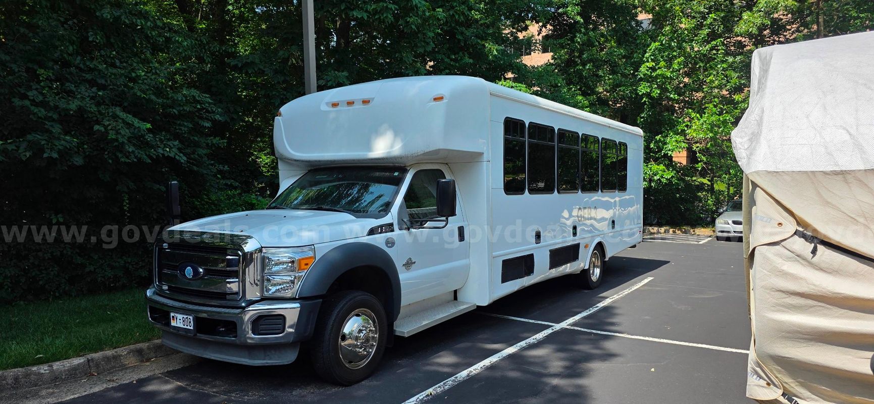 2014 Ford F-550 24 Passenger Bus **Low Miles 60,220**