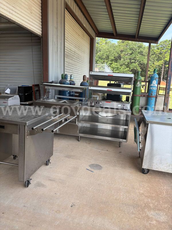 (1) Hot & Cold Bar w/Heating Lamps (2) Counters w/Drawer