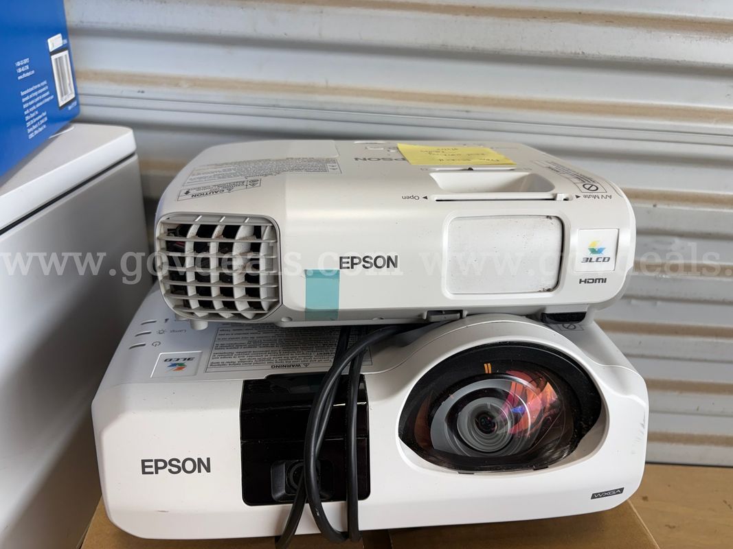 (3) Epson Projectors
