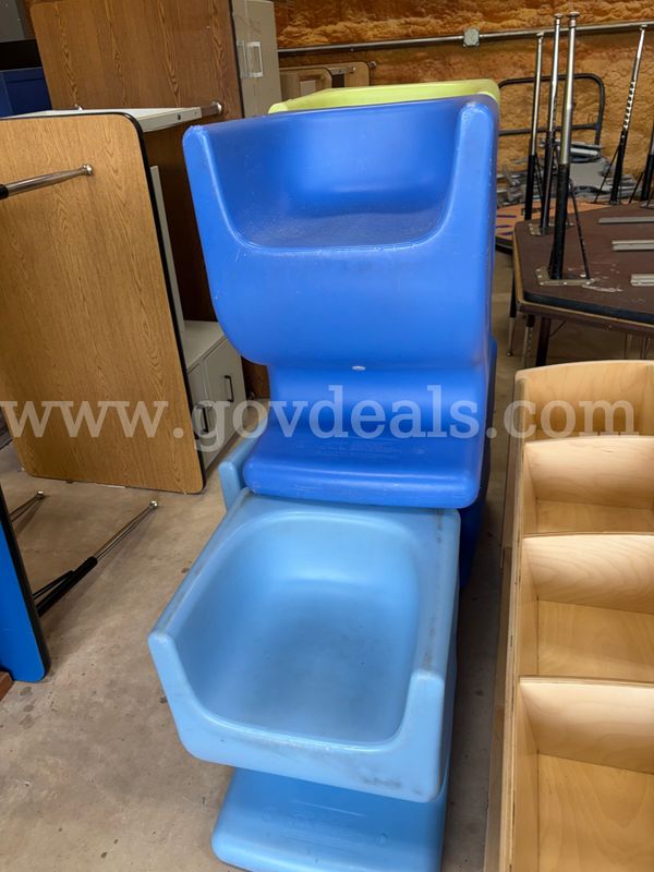 (5) Green & Blue Vidgets (Can be a Desk, Chair, or Stool)