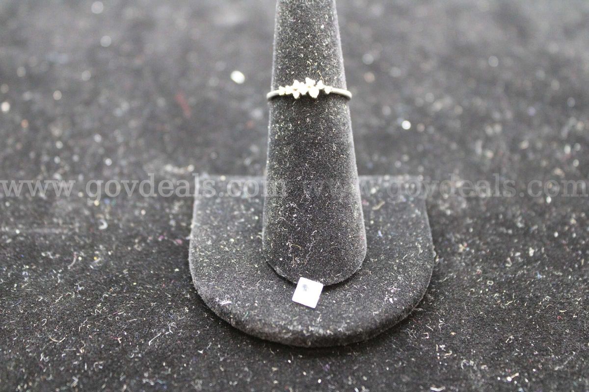 Ring (1); Loose Stone (1)
