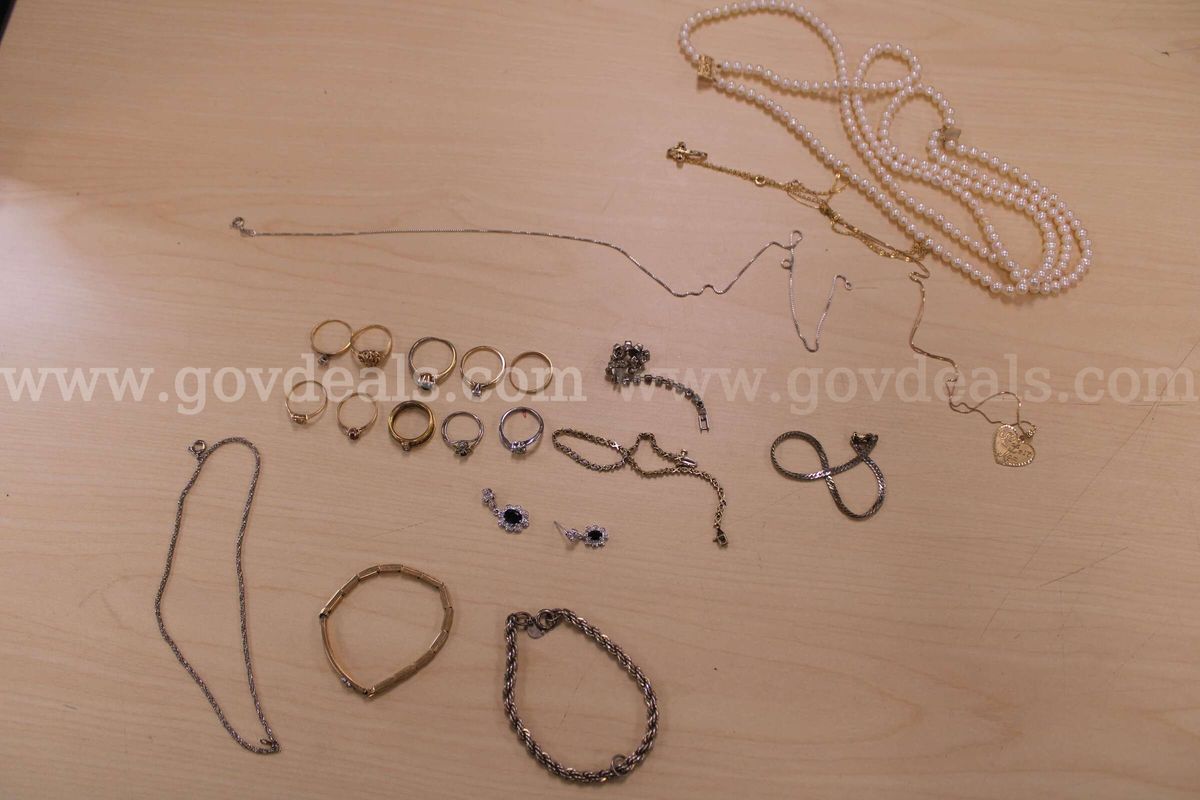 Bracelet (5); Necklace (5); Ring (10); Earring, Single (1)