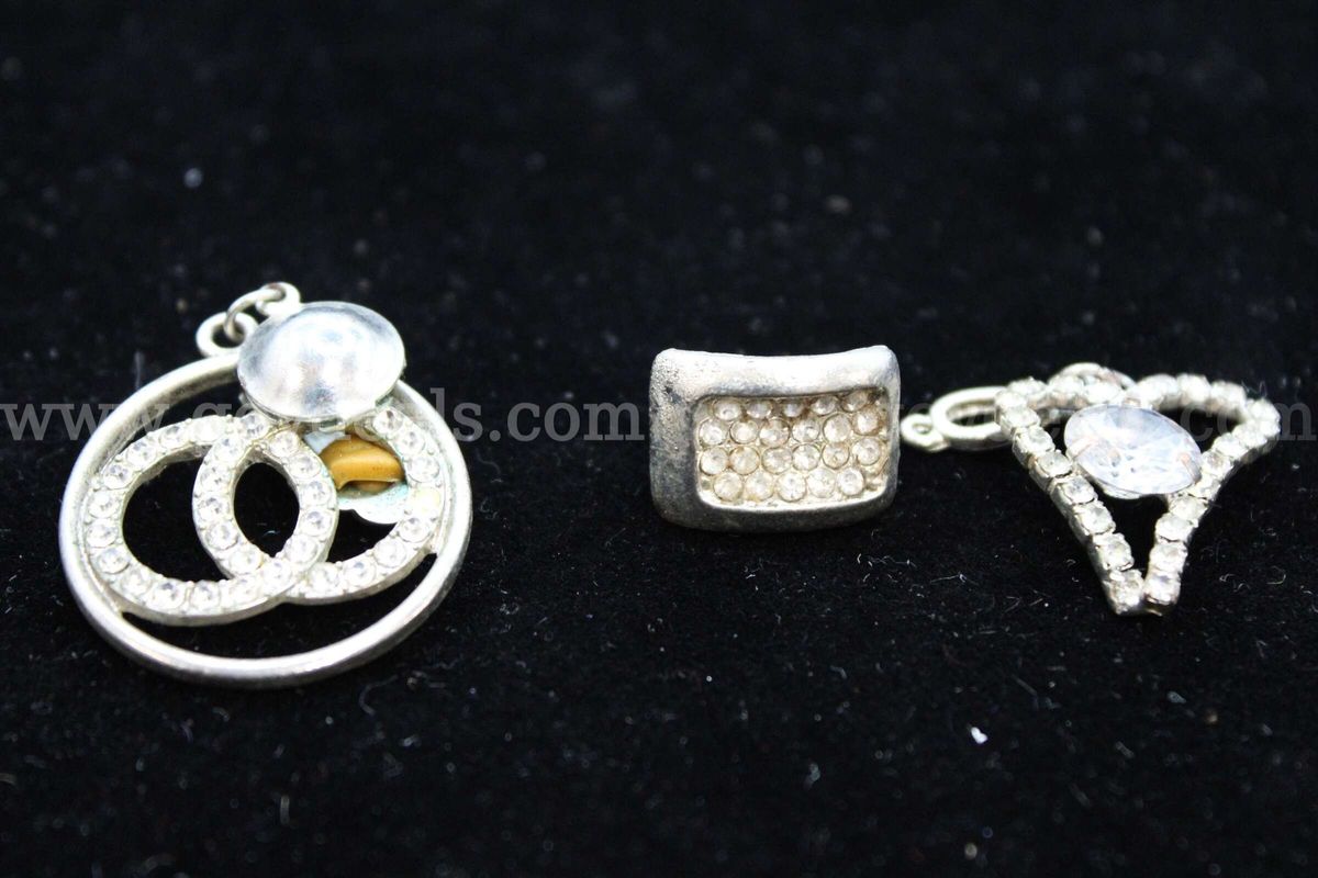 Earring, Single (2); Pendant (1)