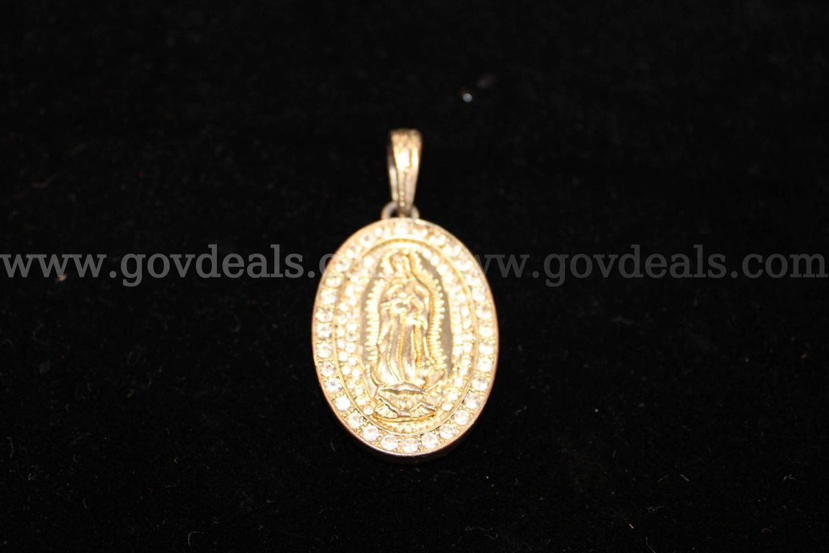 (1) Gold Like Pendant