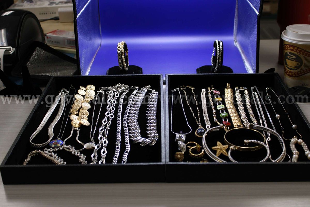 Buttons (18); Bracelets (17); Necklace (11); Pin (1); Earring, Single (6)