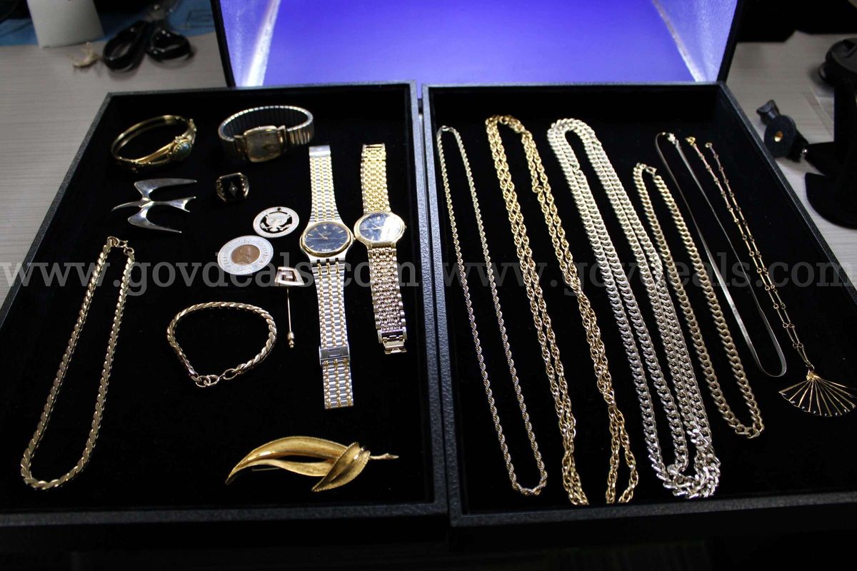 Watch (3); Necklace (7); Pins (3); Ring (1); Bracelet (2); Token (1); Charm (1)