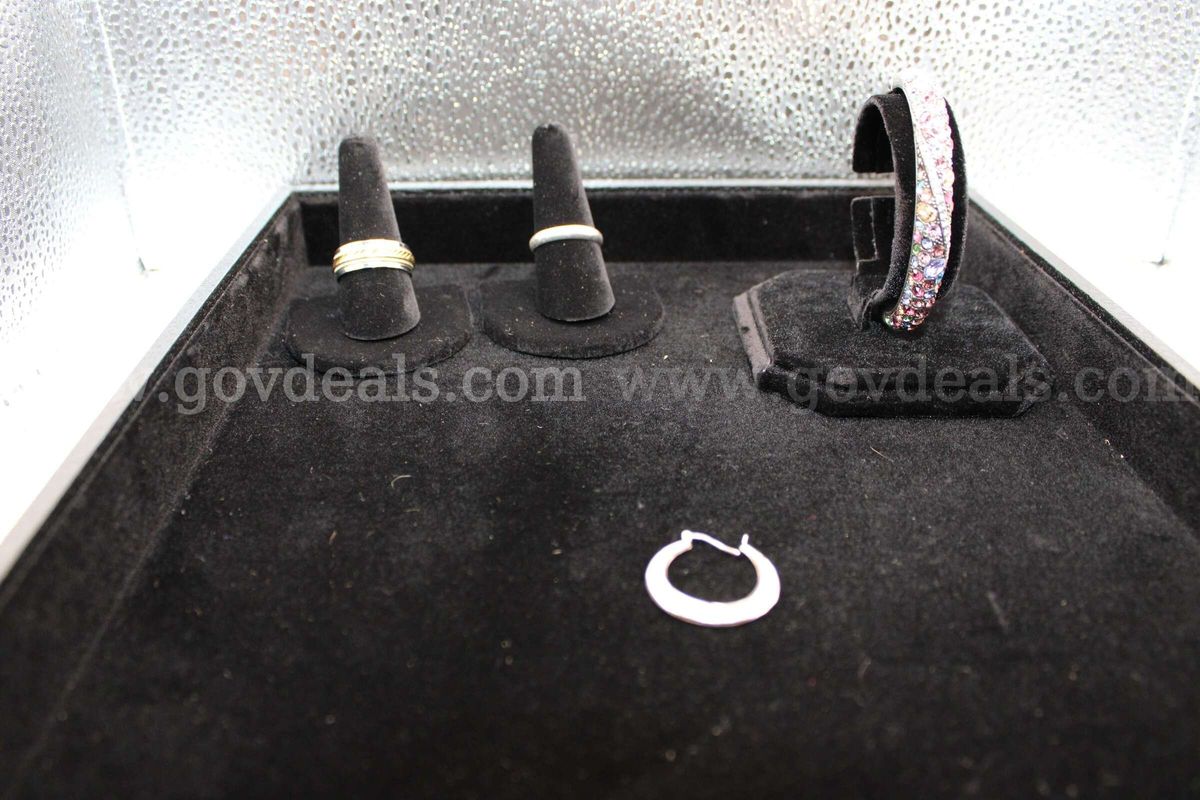Ring (2); Bracelet (1); Earring, Single (1