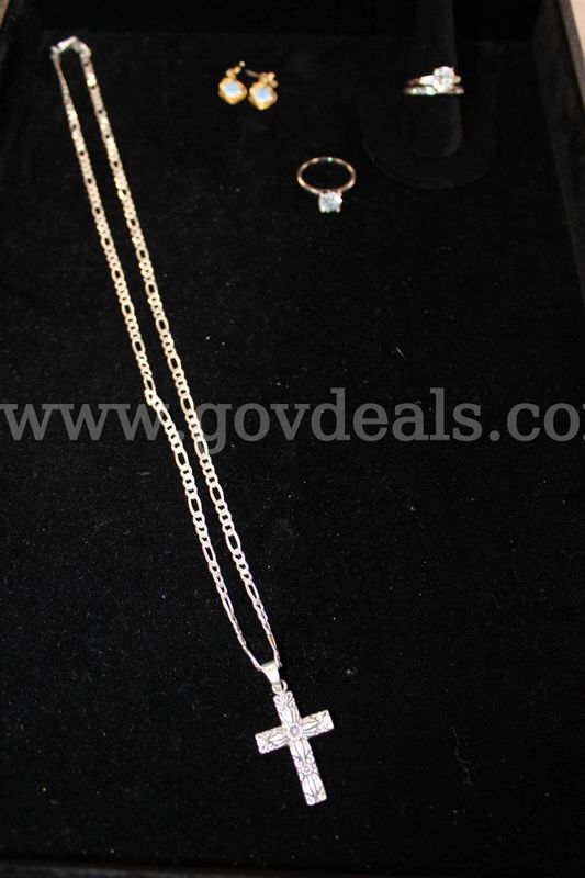 1 PAIR EARRINGS, 3 RINGS, 1 NECKLACE