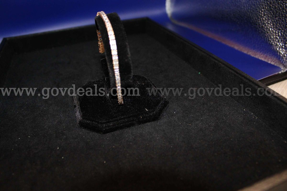 1 STONE, 1 BRACELET