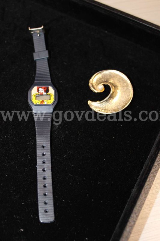 1 Watch 1 Brooch