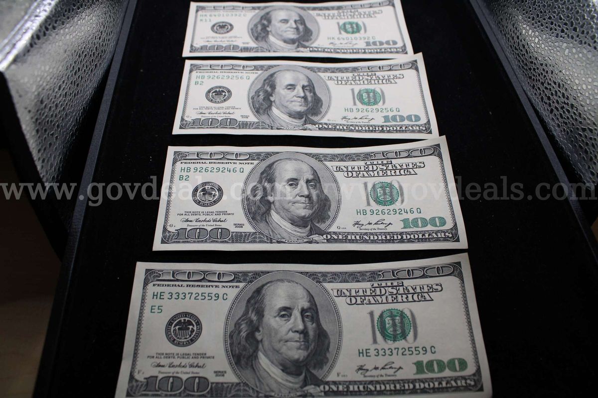 4 $100.00 Bills 6 $50.00 Bills