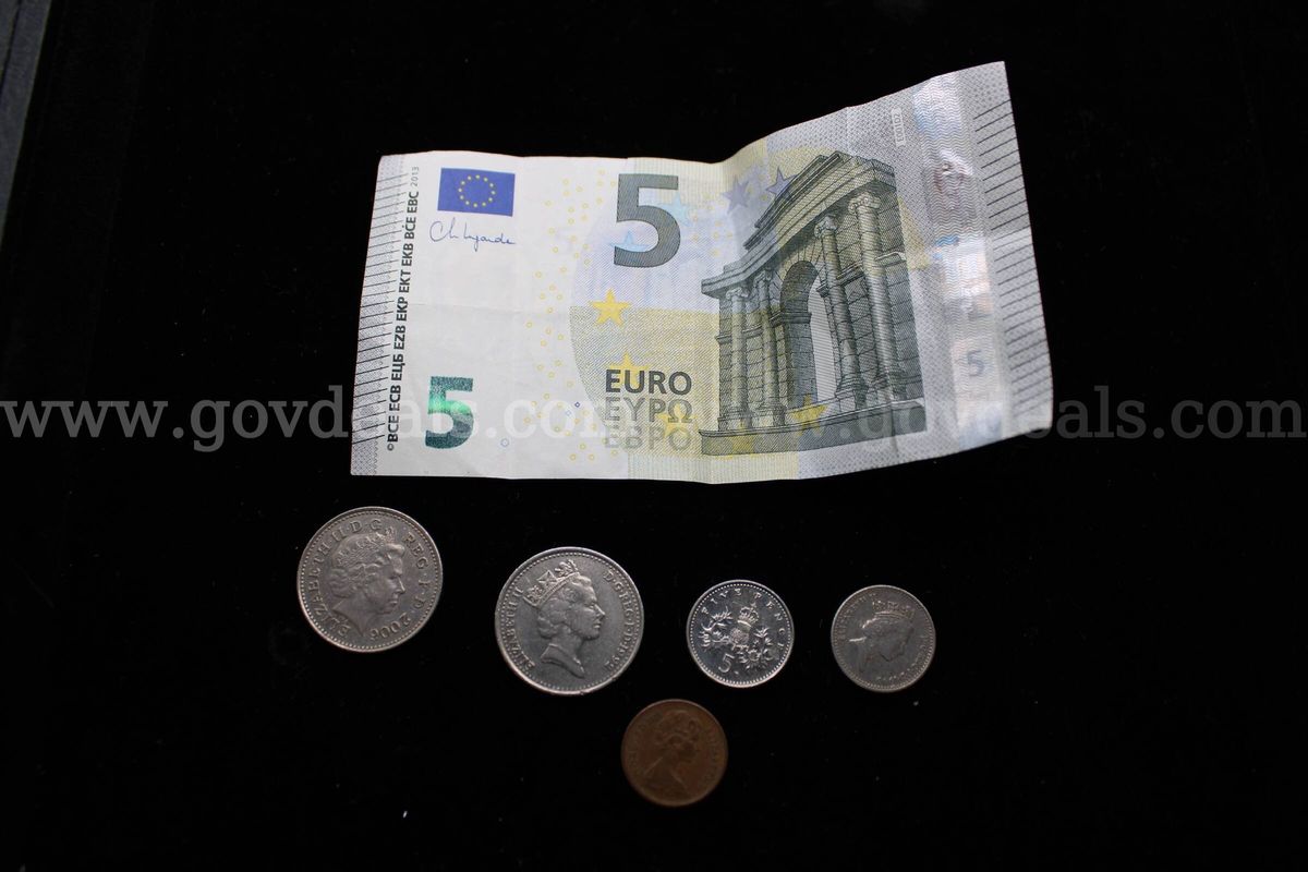 Foreign bill (1) Foreign coins (5)