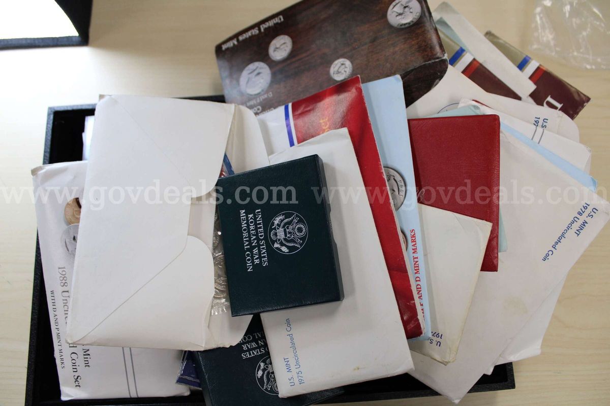 Coins Sets (40) Collectors Coins (8)