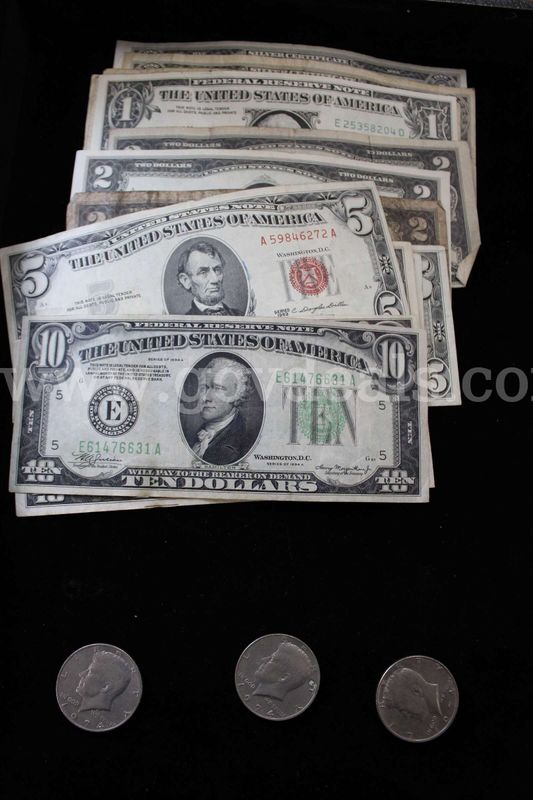 $10 (2); $5 (7); $2 (3); $1 (7); HALF DOLLAR (3)
