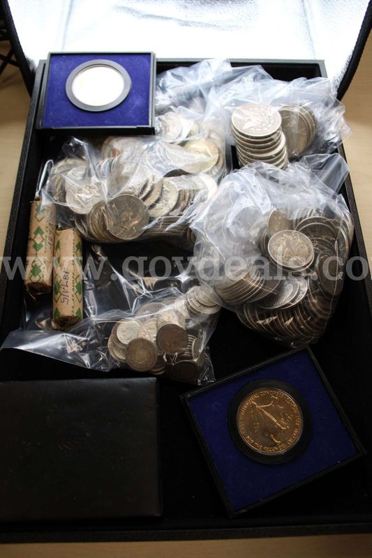 COLLECTABLE COINS (2); DIME, ROLLED (2); $1 COIN (16); HALF DOLLAR (100)
