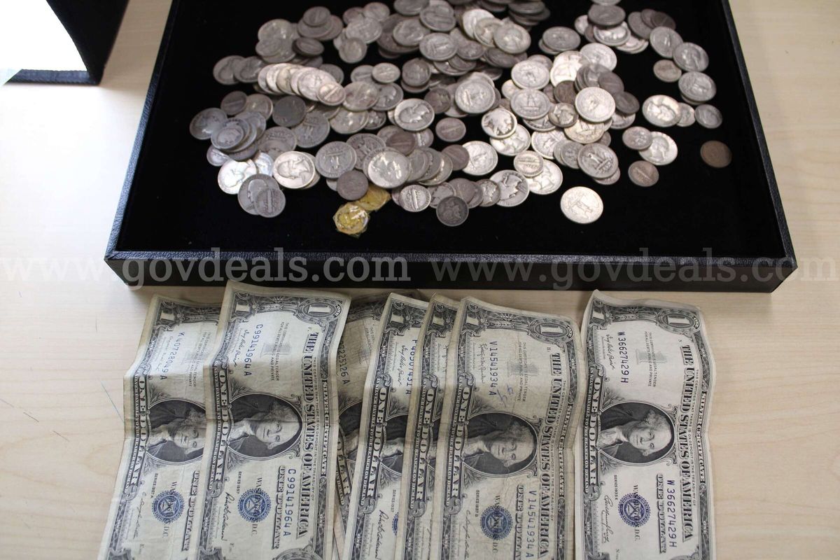 Nickels (5); Pennies (5); Silver Dollar (1); Dimes (99); Quarters (97)