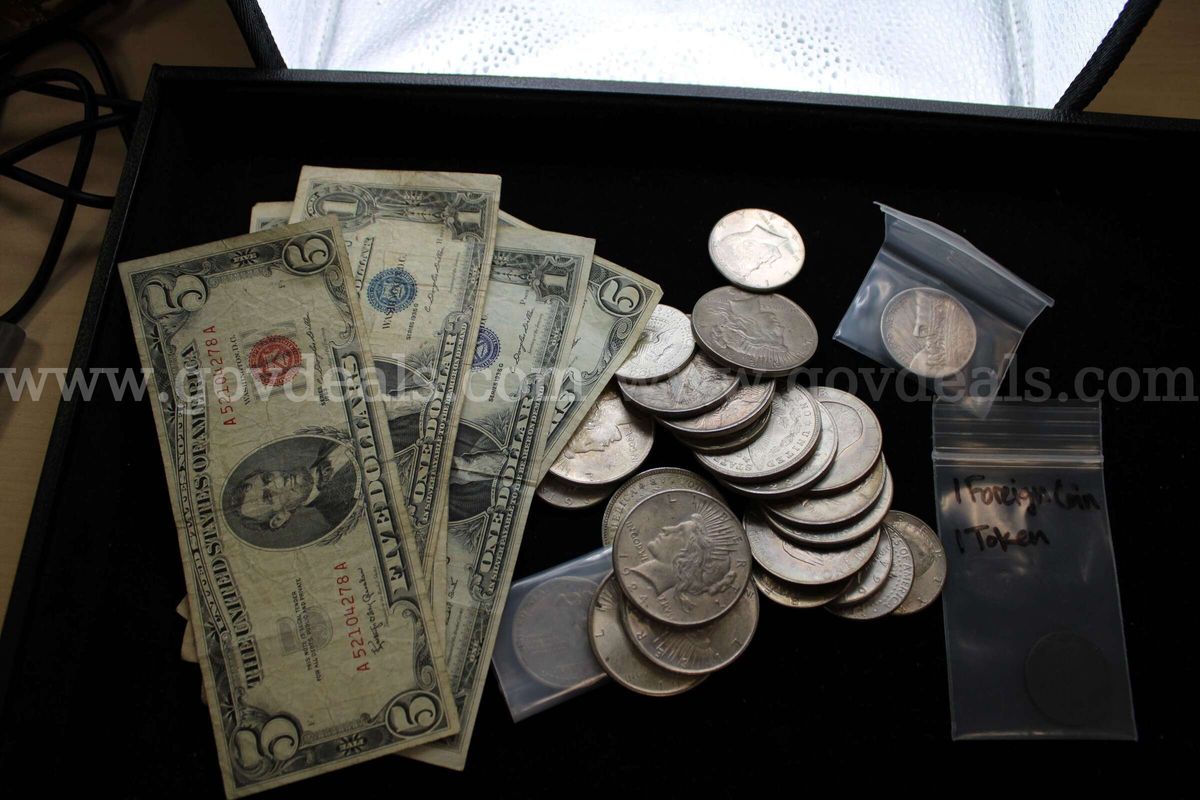 $5 BILL (3); $1 BILL (9); $1 COIN (14); HALF $ (11); FOREIGN COIN (1)