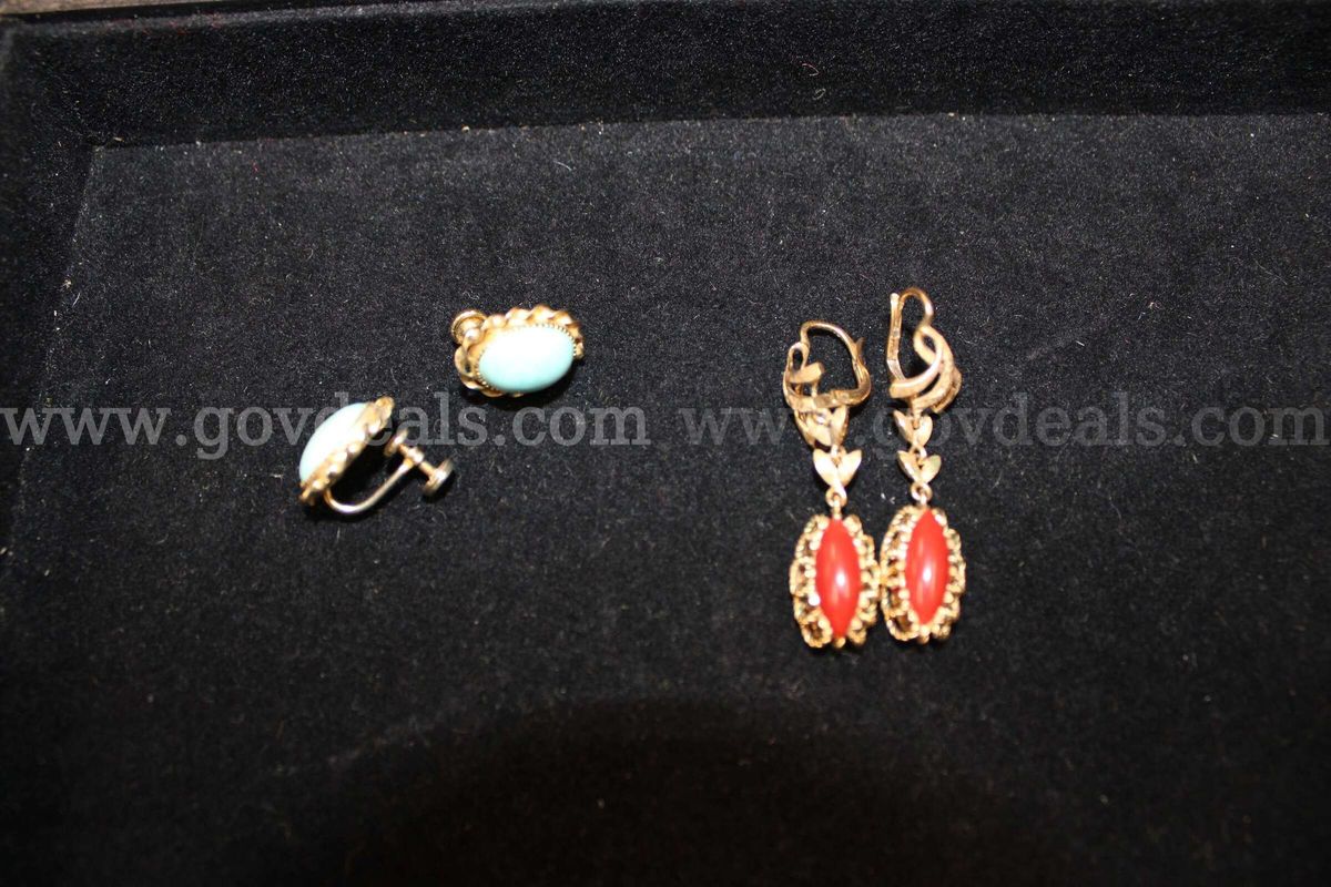 2 Pair Earrings