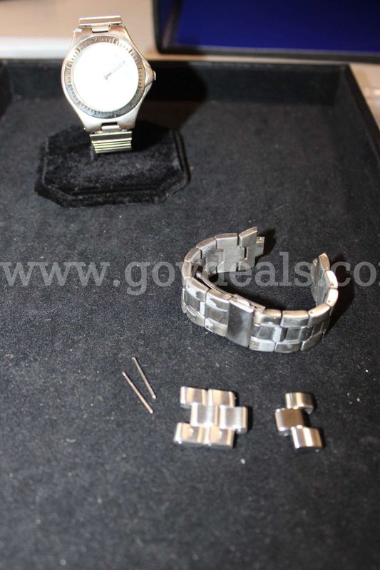 (1) Watch (1) Watch Band