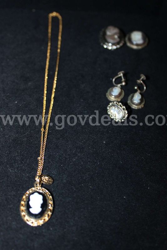 2 Brooch 1 Necklace 1 Pair Earrings 1 Single Earring