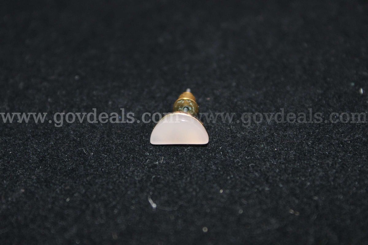 1 EARRING YELLOW IN COLOR